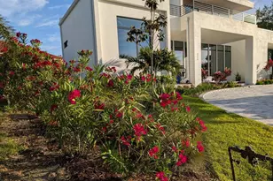 2110 Michele Dr, Sarasota, FL 34231 - Photo 81