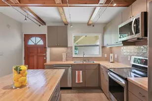 1650 Pine Tree Ln, Sarasota, FL 34236 - Photo 9