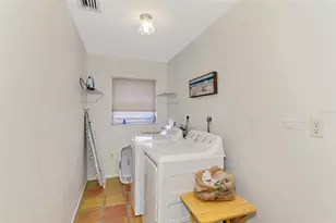 4946 Commonwealth Dr, Sarasota, FL 34242 - Photo 43