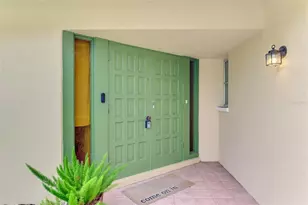 4946 Commonwealth Dr, Sarasota, FL 34242 - Photo 5