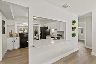 2432 Aspinwall St, Sarasota, FL 34237 - Photo 9