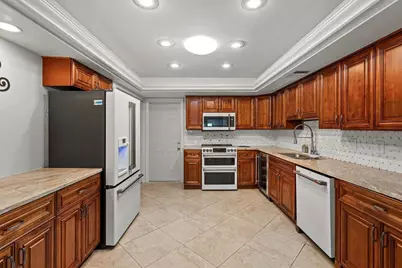 6916 W Country Club Drive N, Sarasota, FL 34243 - Photo 9