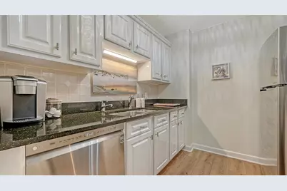 750 N Tamiami Trail #304, Sarasota, FL 34236 - Photo 5