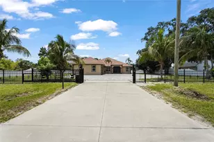 5714 38th Ave E, Bradenton, FL 34208 - Photo 9