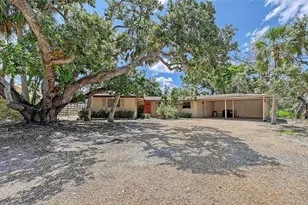 5587 Shadow Lawn Dr, Sarasota, FL 34242 - Photo 3