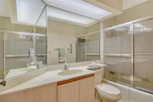5598 Golf Pointe Dr, Sarasota, FL 34243 - Photo 19