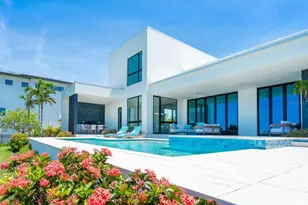 622 Bayshore Dr, Osprey, FL 34229 - Photo 1