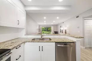 5450 Longwood Run Blvd, Sarasota, FL 34243 - Photo 9