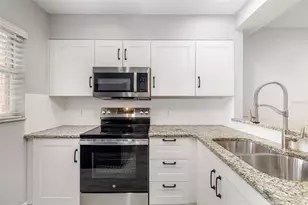 5450 Longwood Run Blvd, Sarasota, FL 34243 - Photo 7