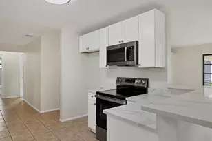 2102 Country Meadows Pl, Sarasota, FL 34235 - Photo 13