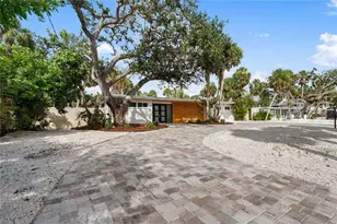 4879 Commonwealth Dr, Sarasota, FL 34242 - Photo 39