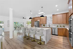 4879 Commonwealth Dr, Sarasota, FL 34242 - Photo 11