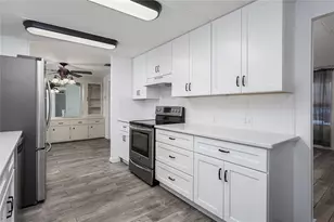 6710 36th Ave E, Palmetto, FL 34221 - Photo 7