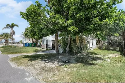 104 10th Street S, Bradenton Beach, FL 34217 - Photo 19