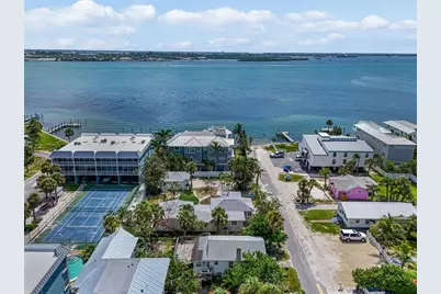 104 10th Street S, Bradenton Beach, FL 34217 - Photo 7