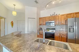 8397 38th St Cir E, Sarasota, FL 34243 - Photo 13