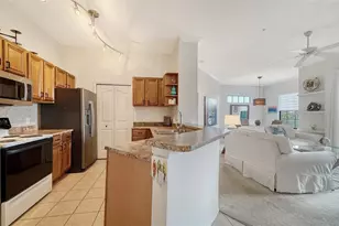 8397 38th St Cir E, Sarasota, FL 34243 - Photo 3