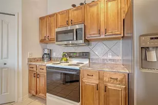 8397 38th St Cir E, Sarasota, FL 34243 - Photo 15