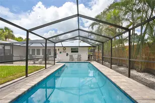 211 Island Cir, Sarasota, FL 34242 - Photo 31