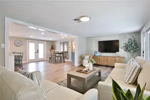 211 Island Cir, Sarasota, FL 34242 - Photo 5