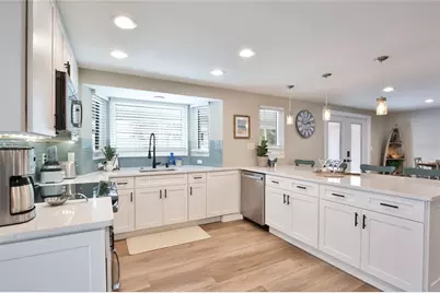 211 Island Circle, Sarasota, FL 34242 - Photo 9