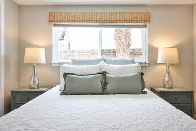 211 Island Circle, Sarasota, FL 34242 - Photo 17