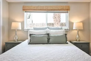 211 Island Cir, Sarasota, FL 34242 - Photo 17