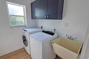 4074 Redbird Circle, Sarasota, FL 34231 - Photo 13