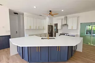 4074 Redbird Circle, Sarasota, FL 34231 - Photo 5