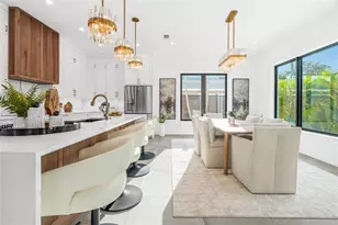 2111 Hawthorne St, Sarasota, FL 34239 - Photo 11