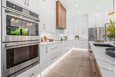 2111 Hawthorne Street, Sarasota, FL 34239 - Photo 7