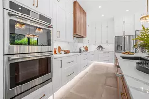 2111 Hawthorne St, Sarasota, FL 34239 - Photo 7