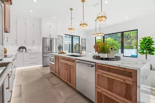 2111 Hawthorne St, Sarasota, FL 34239 - Photo 5