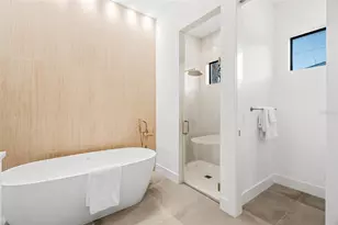 2111 Hawthorne St, Sarasota, FL 34239 - Photo 23