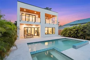 2111 Hawthorne St, Sarasota, FL 34239 - Photo 3