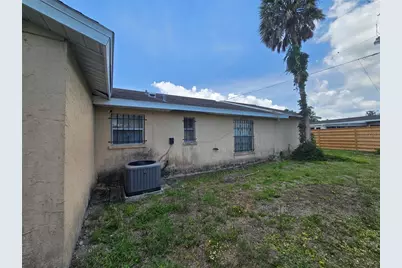 924 31st Street E, Palmetto, FL 34221 - Photo 3