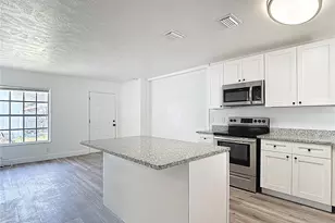 1409 College Park Ln, Tampa, FL 33612 - Photo 5