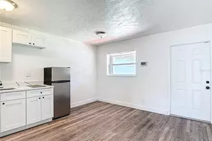 1409 College Park Ln, Tampa, FL 33612 - Photo 9