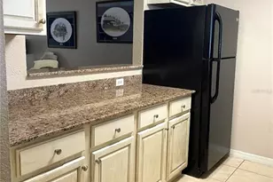 912 La Costa Cir, Sarasota, FL 34237 - Photo 7