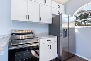 2504 Wilkinson Rd, Sarasota, FL 34231 - Photo 23