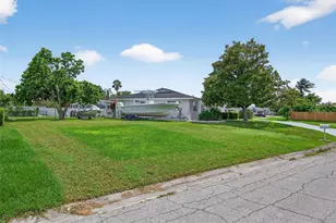 807 Melody Ln, Bradenton, FL 34207 - Photo 7