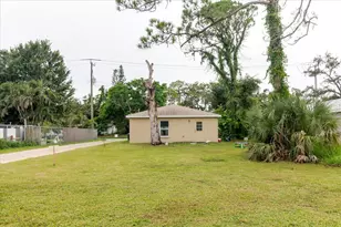 5723 5th St E, Bradenton, FL 34203 - Photo 35