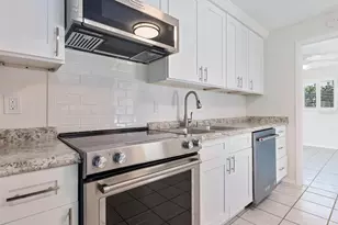 2506 Wilkinson Rd, Sarasota, FL 34231 - Photo 13