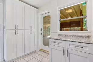 2506 Wilkinson Rd, Sarasota, FL 34231 - Photo 11