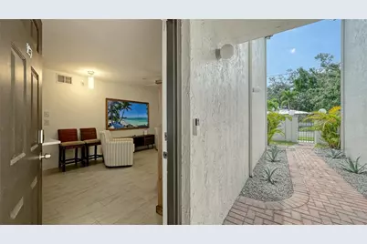 631 N Orange Avenue #107, Sarasota, FL 34236 - Photo 3