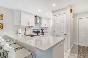 7820 Palm Aire Ln, Sarasota, FL 34243 - Photo 17