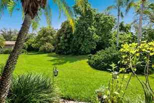 4004 Wilshire Cir E, Sarasota, FL 34238 - Photo 9