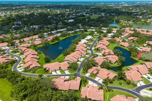 4004 Wilshire Cir E, Sarasota, FL 34238 - Photo 11