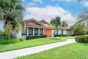 4004 Wilshire Cir E, Sarasota, FL 34238 - Photo 37