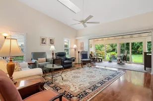 4004 Wilshire Cir E, Sarasota, FL 34238 - Photo 3